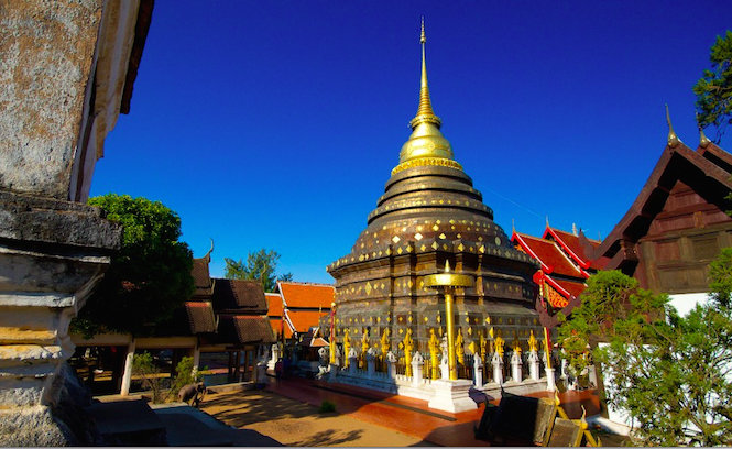 WAT-PHRA-THAT-LAMPANG-LUANG-temples-10-ngoi-chua-dep-nhat-thai-lan-azbooking1