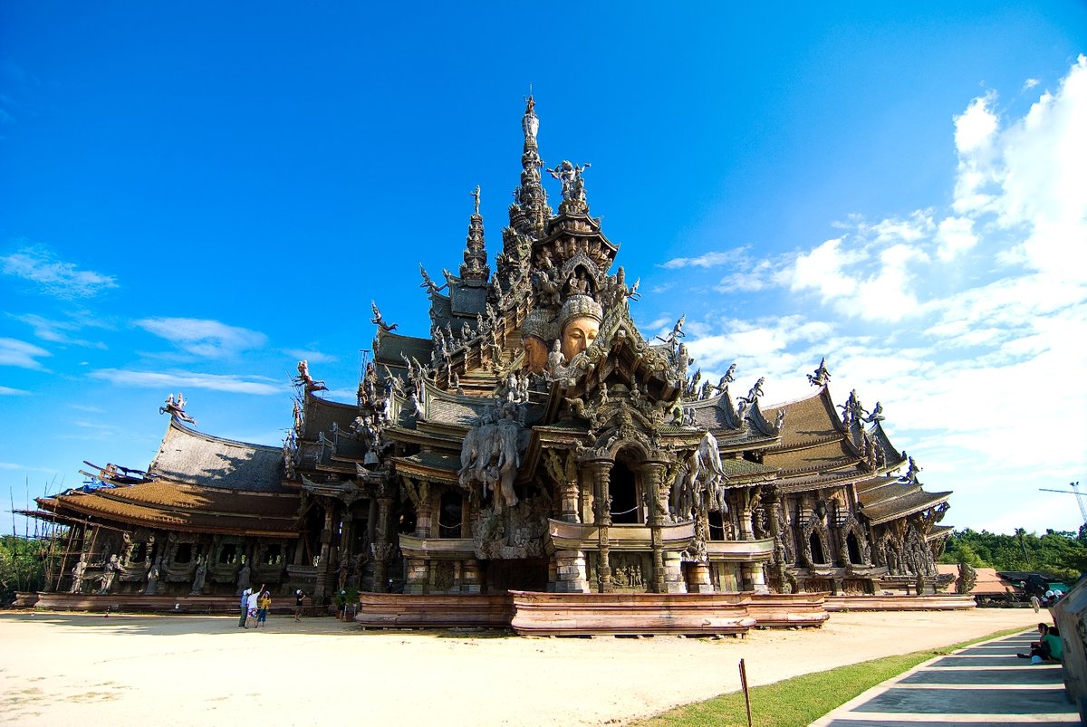 sanctuary-of-truth-temples-10-ngoi-chua-dep-nhat-thai-lan-azbooking