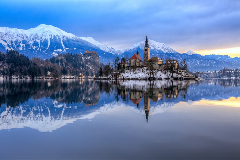 Bled-lake-slovenia-winter-azbooking