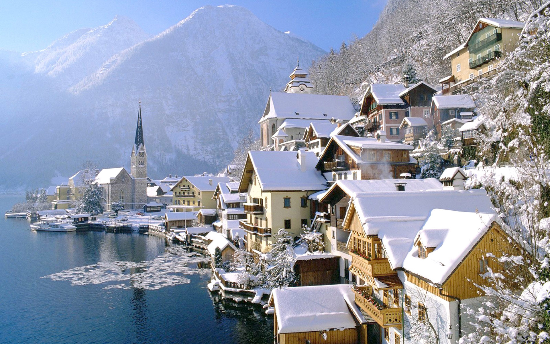 Hallstatt-lake-austria-winter-azbooking